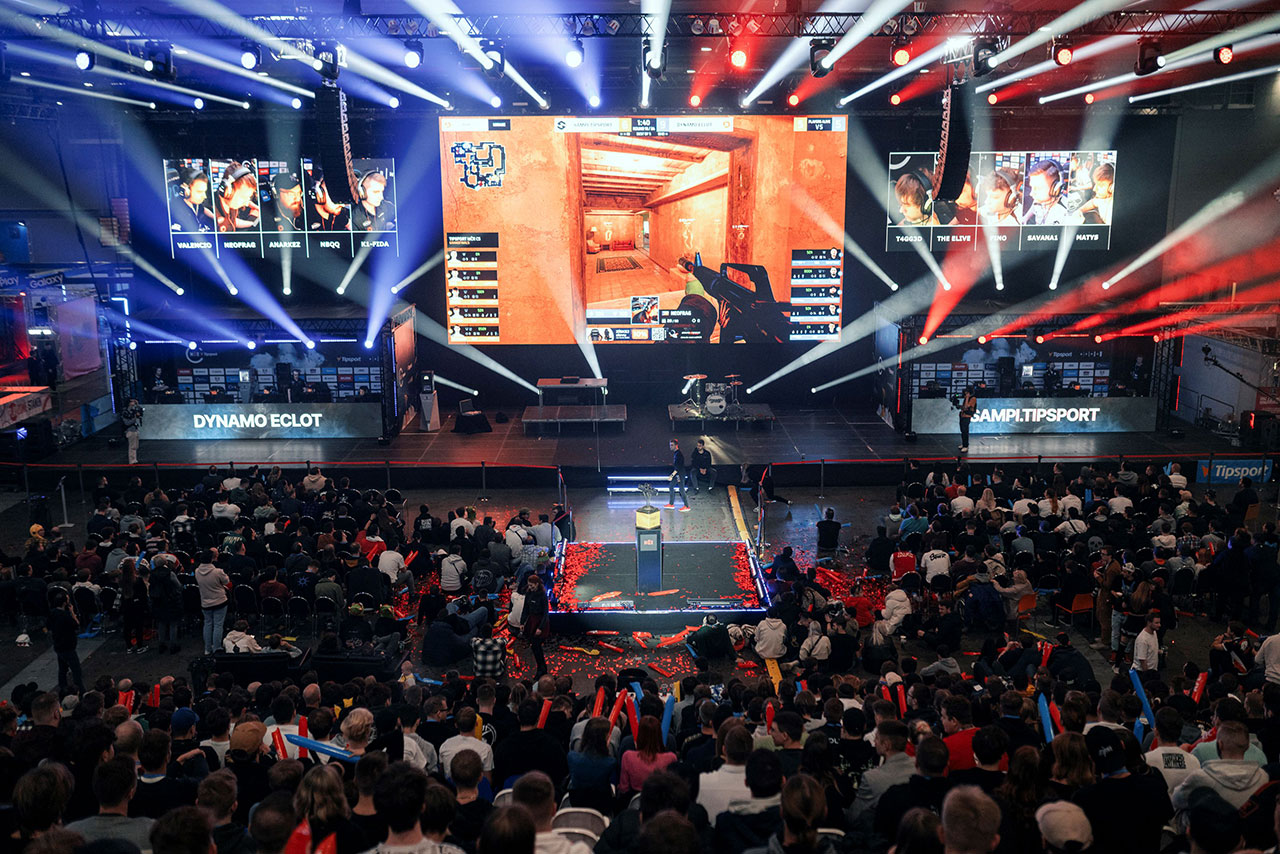 FOTOREPORTÁŽ: Historický zápas, žiadosť o ruku a show hviezd českého rapu. Tohtoročné MČR bolo plné emócií